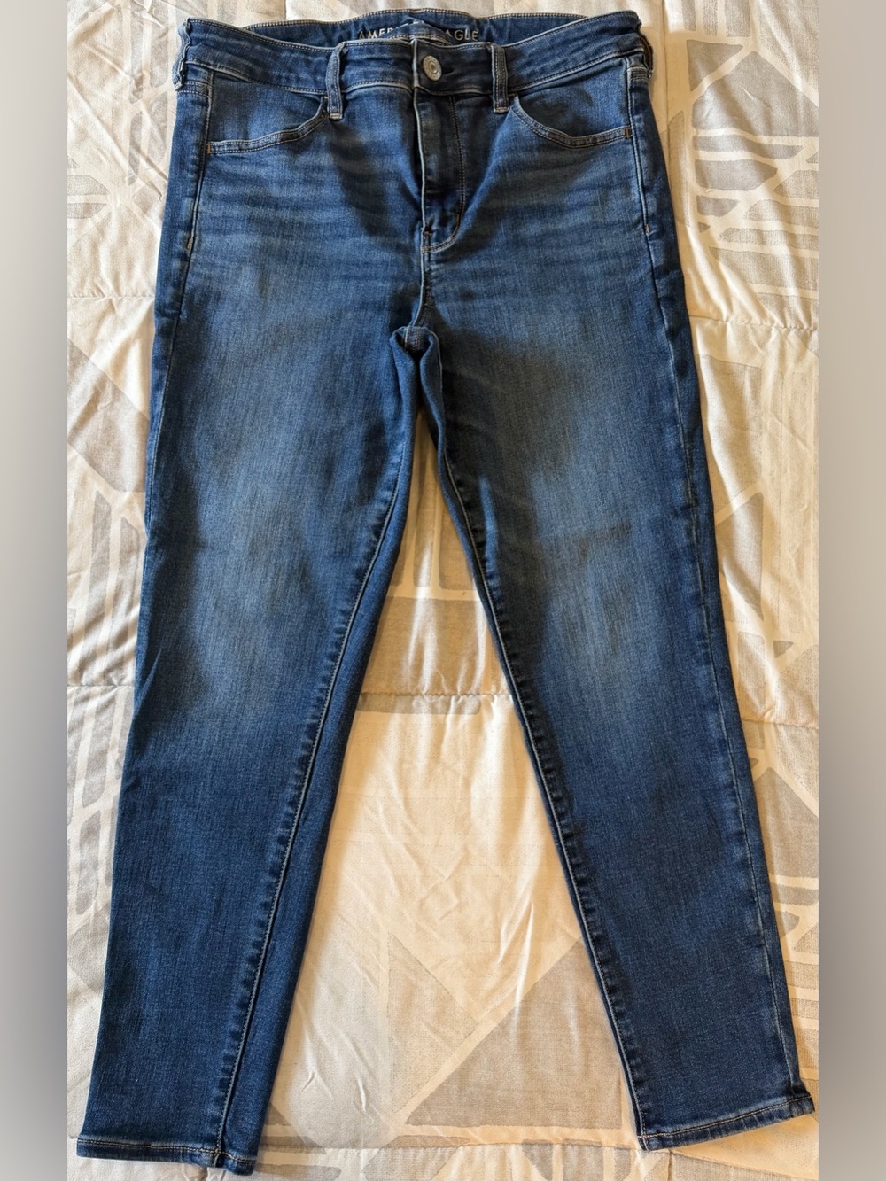 American Eagle High-Rise Jeans - Picture 2 of 8